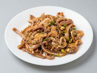Urechi reci de porc cu sos