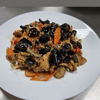 Pui cu urechi de lemn