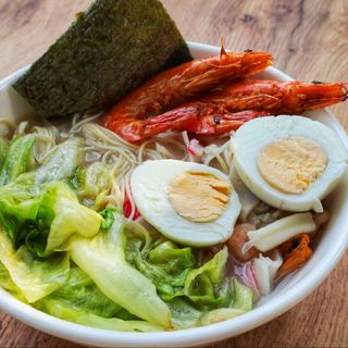 Supă noodles cu fructe de mare