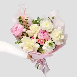 Buchet bujori , trandafiri si matthiola