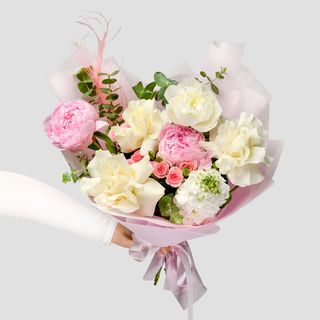 Buchet bujori , trandafiri si matthiola