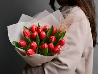 Buchete 15 lalele rosii