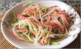 Salata de castraveti cu crab