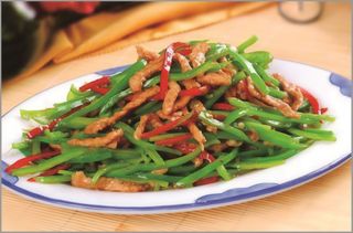 Fasii de porc cu ardei iute