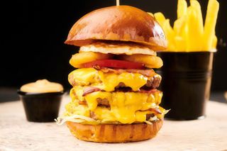 The three Însoțit de cartofi și de sosul casei