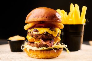 Rock Însoțit de cartofi și de sosul casei