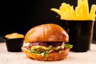 The God Însoțit de cartofi și de sosul casei