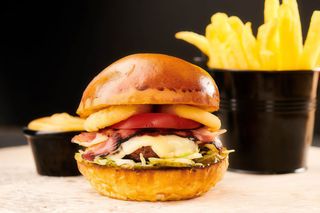 Yes My Lord Însoțit de cartofi și de sosul casei