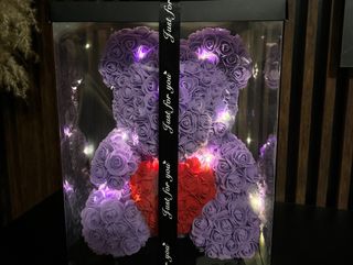 Ursulet din tradafiri mov cu inimioara rosie 40 cm