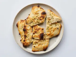 Focaccia cu roşii cherry şi măsline