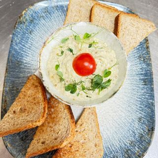 Salata de vinete cu paine prajita