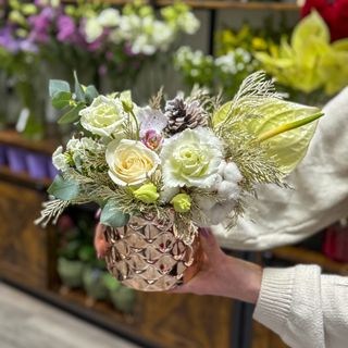 Vas auriu cu flori pastelate 