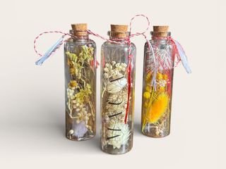 Martisor floral I - sticluta cu flori