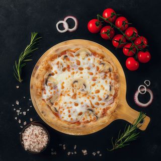 Pizza Prosciutto Funghi