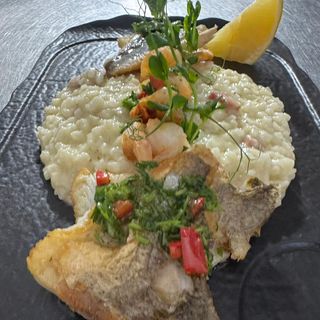 File de doradă cu risotto și creveți