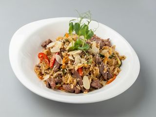 Orez prăjit cu legume si vițel