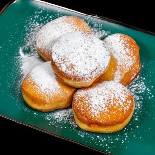 Mini-Gogosi cu zahăr pudră 