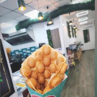 Bubble Waffles cu dulceata de rodie