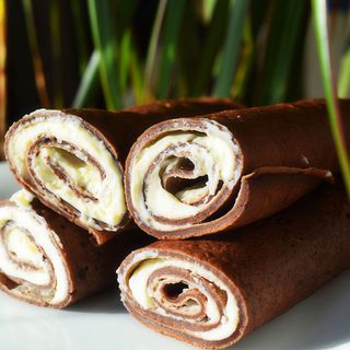 Clatite cu cremă biscotti