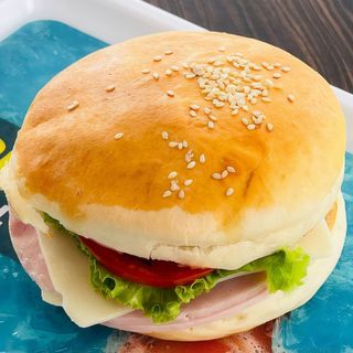 SANDWICH CU SUNCA SI CASCAVAL