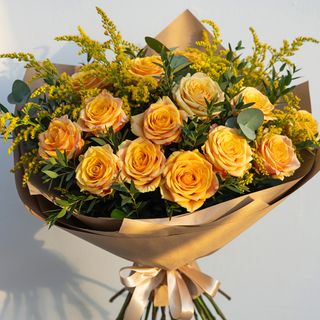 25 Trandafiri galbeni