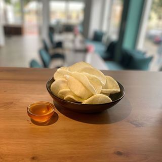 Chips din creveti cu sos