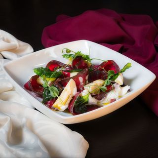 Pastramă de vită cu anghinare, burrata și verdețuri - 300gr