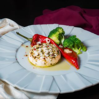 Camembert la cuptor cu ardei kapia copt și broccoli - 300gr