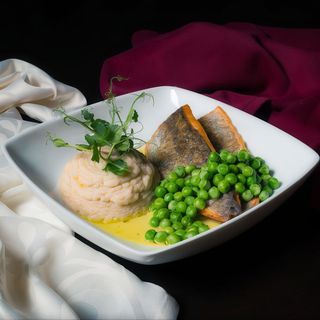 Biban de mare cu piure de țelină și sote de mazăre verde - 350gr