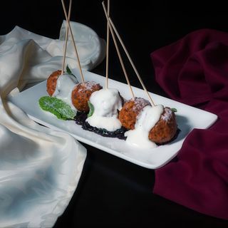 Papanași cu smântână și dulceață de afine - 300gr