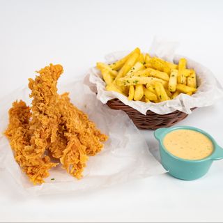 Crispy de pui nepicant, cartofi cu parmezan, sos sweet chili de usturoi