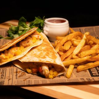 Quesadilla de pui cu mozarella