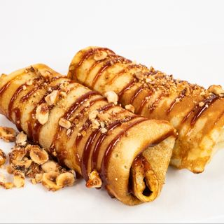 Clătite cu Nutella, banane, biscuiți și crumble de alune