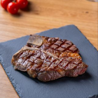 Vrabioara si muschi de vita cu os T-bone Steak