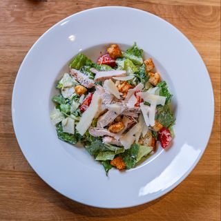salata caesar cu pui