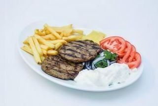 Bifteki (burger cu vită și porc) - farfurie