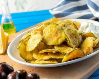 Dovlecei pane cu sos tzatiki