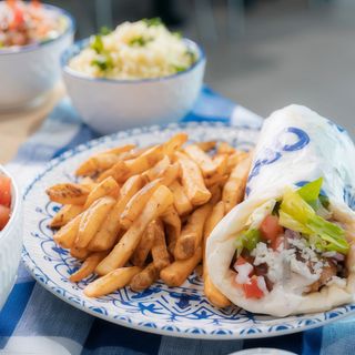 Sheftalia - mici ciprioți în prapur de miel la pită