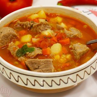 CIORBĂ DE VĂCUȚĂ - inclus ( ardei iute,mini baghetă )