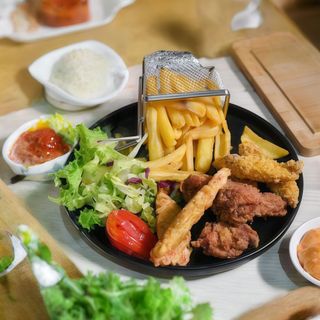 Meniu combo (bautura inclusa)