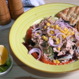 Salată ton (bautura inclusa)