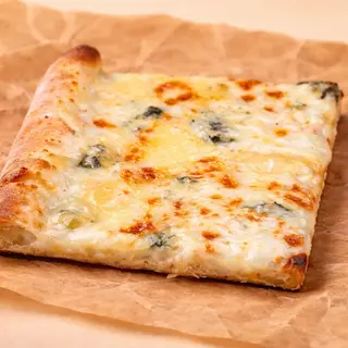 Pizza la felie Quattro Formaggi