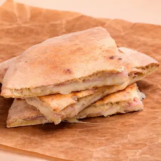 Pizza sandwich prosciutto