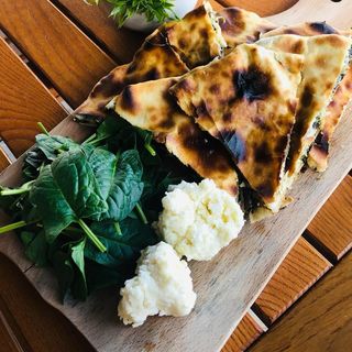 Pup cu branza, spanac si bacon