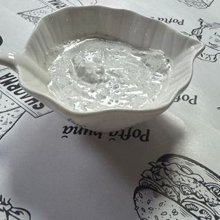 Sos de smantana cu usturoi si trufe