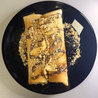 Clatite cu nutella banane si biscuiti