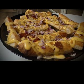 Baghete cu Pancetta cheddar ceapa usturoi