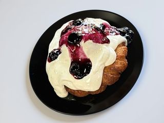 Papanasi cu smantana si afine