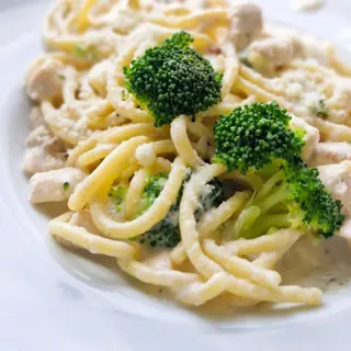 POLLO & BROCCOLI