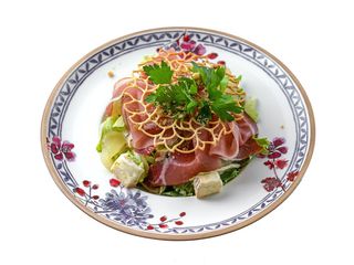 Salată cu prosciutto, pere și gorgonzola